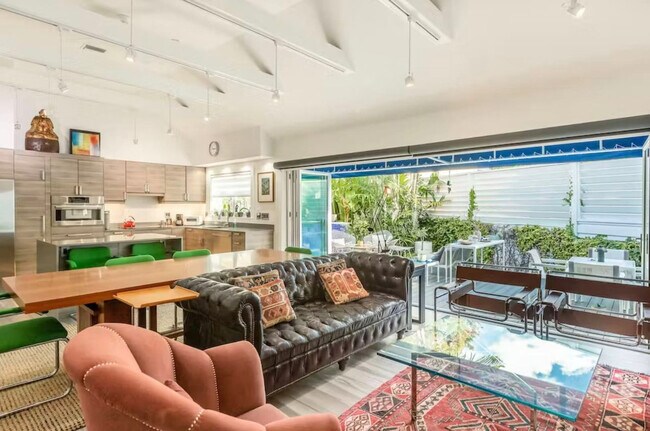 Building Photo - 629 Elizabeth St