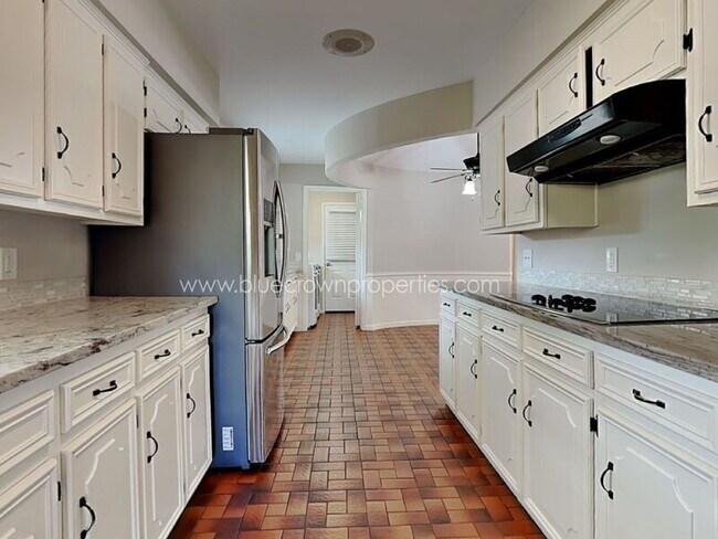 Building Photo - 1804 Mercedes Pl