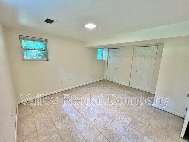Building Photo - 124 Rocky Hill Rd