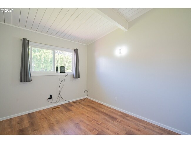Building Photo - Gorgeous 3 Bedroom Remodel in Highly Desir...