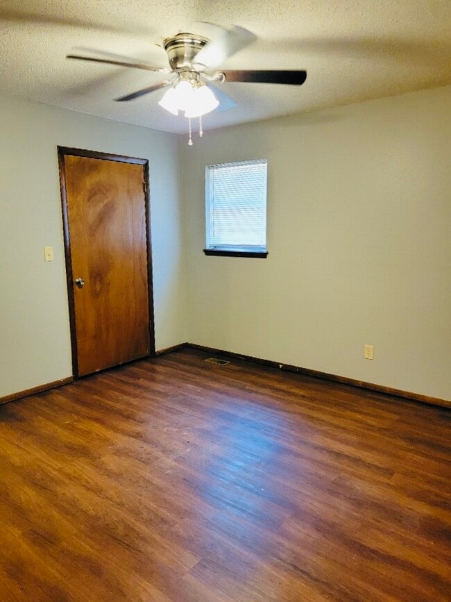 Building Photo - 9600 Sandy Ln