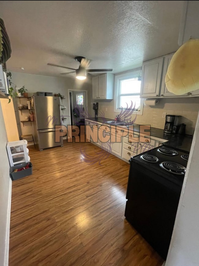 Building Photo - Adorable 3 bed house in great family frien...