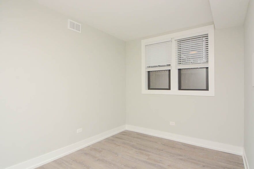 Building Photo - 1133 Maple Ave