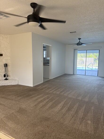 Building Photo - 3096 SE Glasgow Dr
