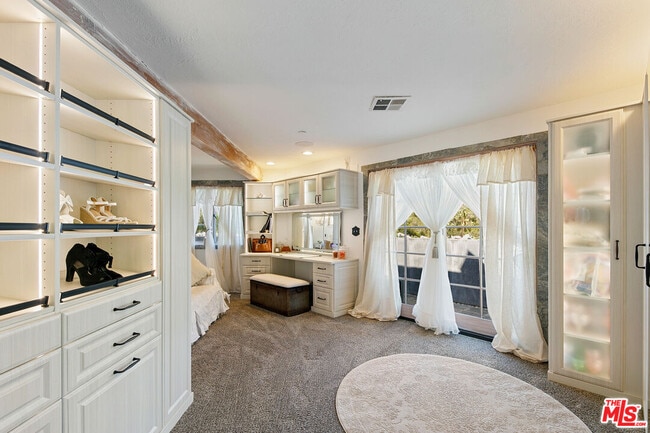 Building Photo - 2851 Seabreeze Dr