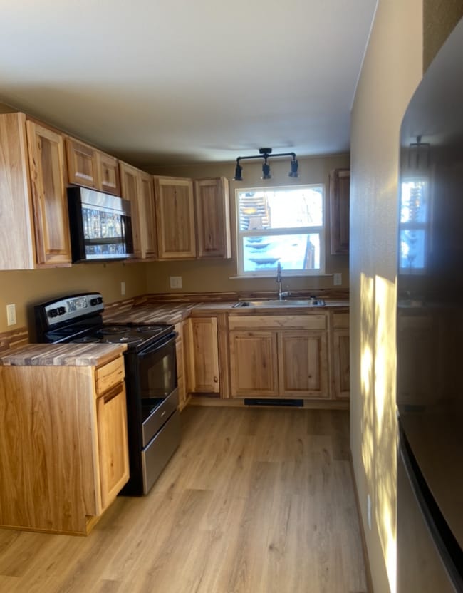 Building Photo - 5450 E Hemlock Dr