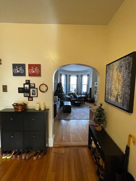 Building Photo - 1489 Beacon St