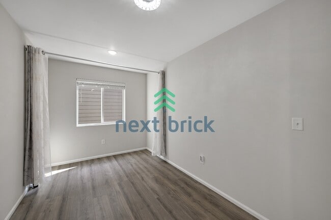 Building Photo - 1132 15th Ave