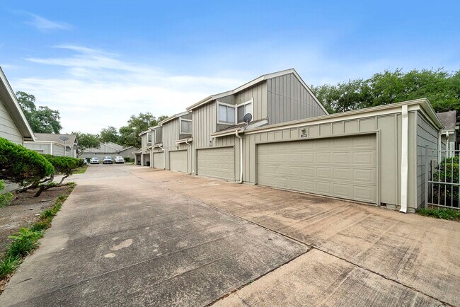 Building Photo - 12980 Greenway Chase Ct