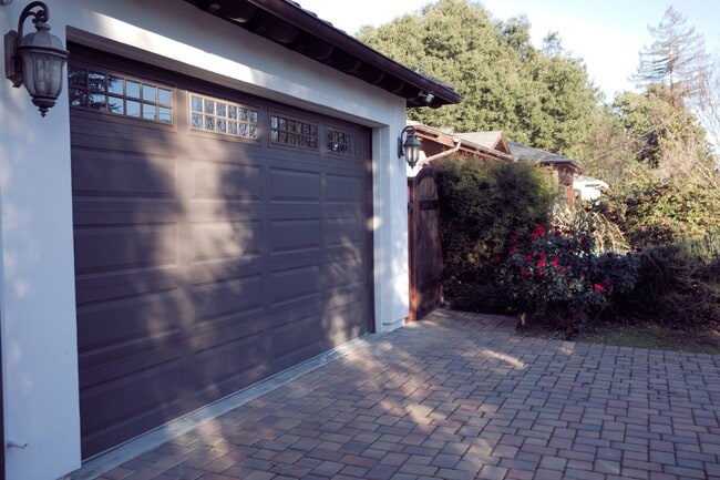 Building Photo - 1215 Altamead Dr