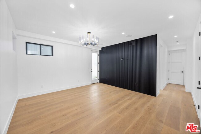 Building Photo - 926 17th St