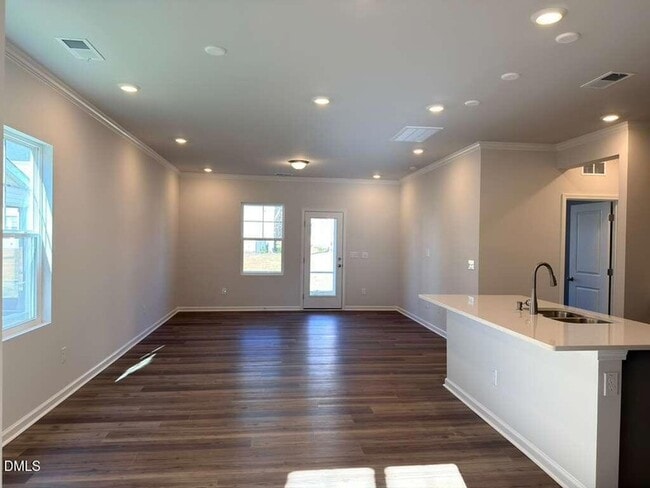 Building Photo - 2008 English Saddle Ln