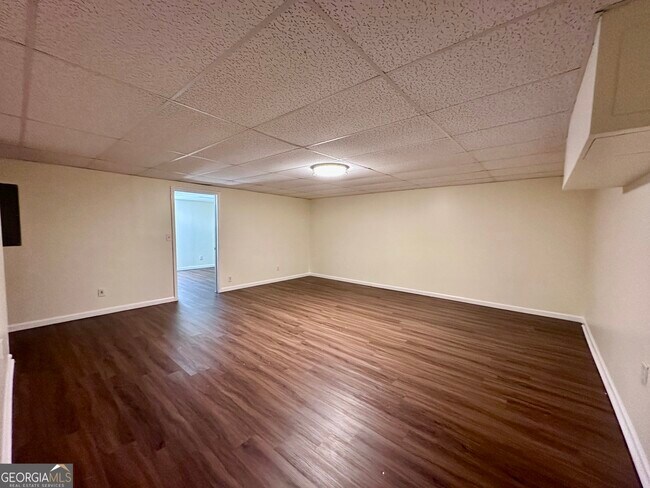 Building Photo - 3713 Crescent Hill Ln