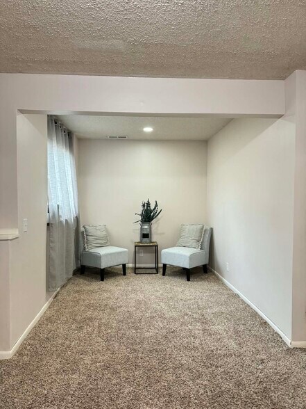 Building Photo - 7417 Meadowwood Dr