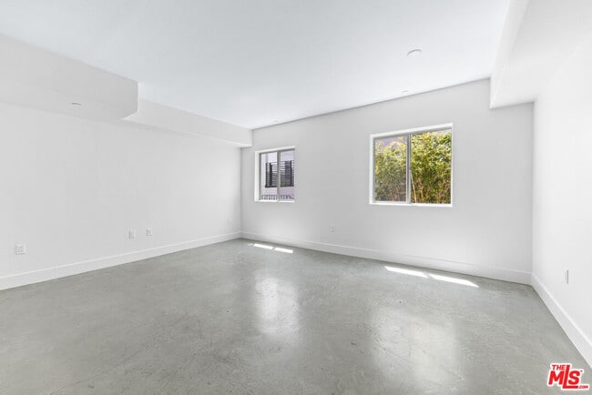 Building Photo - 5232 Satsuma Ave