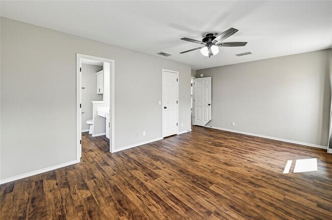 Building Photo - 6813 Sabrina Dr