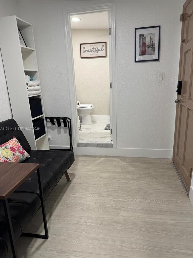 Building Photo - 582 E 18th St