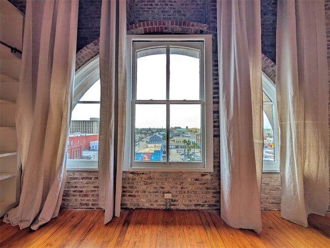 Building Photo - 2400 Mechanic St