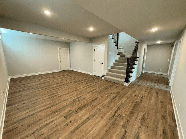 Building Photo - 1439 SW Winthrop Dr