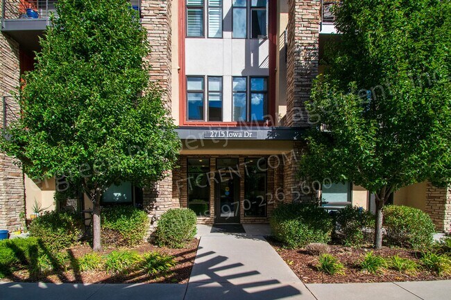 Building Photo - 2715 Iowa Dr
