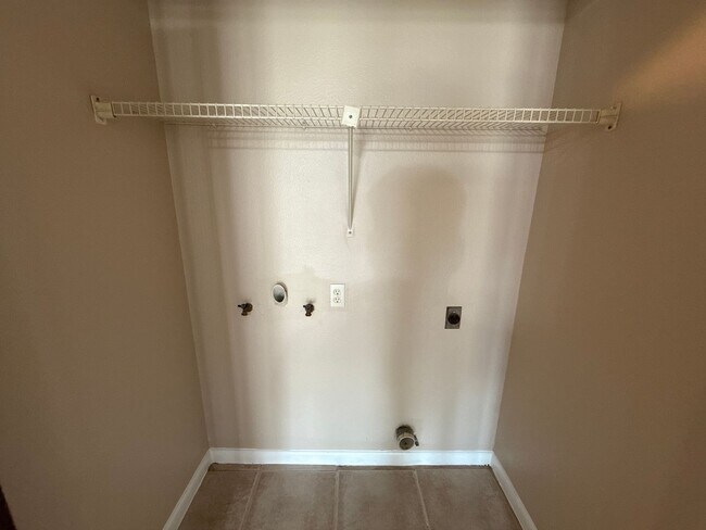 Building Photo - *** Owner Sold***JCR1 - 2040 All Units