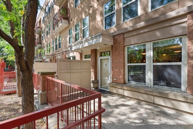 Building Photo - 645 N 1st St
