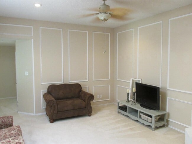 Building Photo - 114 Troy Ave