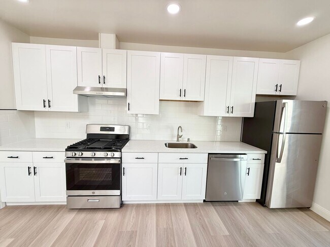 Building Photo - 5840