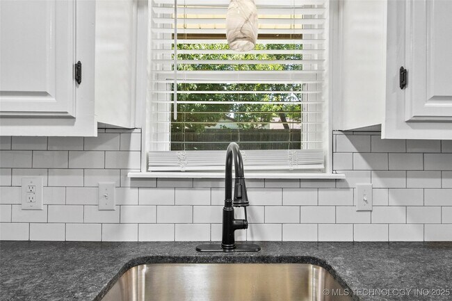 Building Photo - 11401 S 98th E Ave