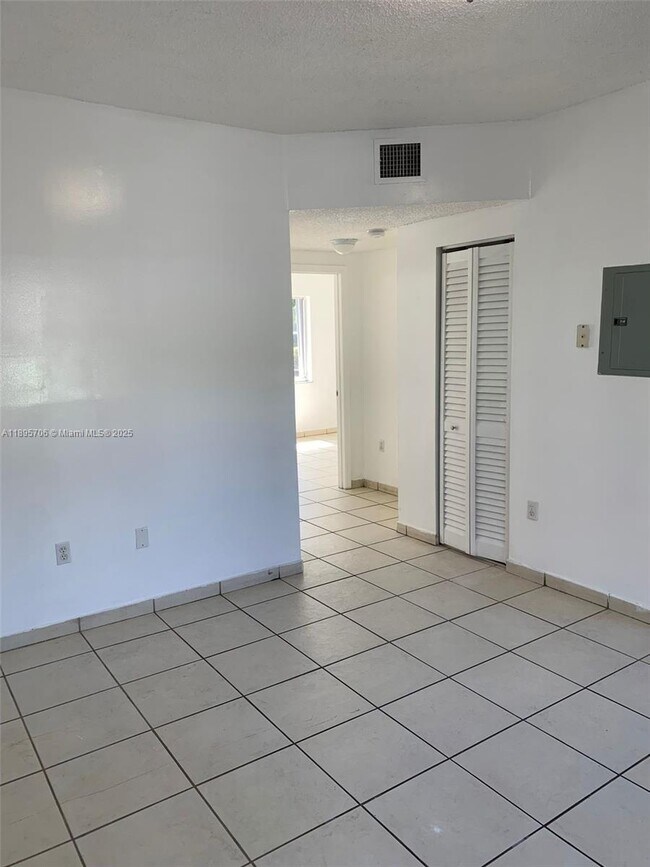 Building Photo - 452 SW 10th St