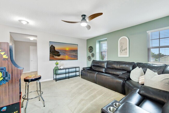 Building Photo - 5700 NW Pine Trail Cir