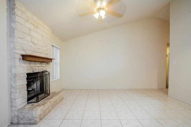 Building Photo - Spacious 3-Bedroom Single Family Home in S...