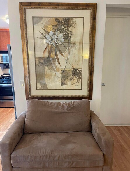 Building Photo - 236 E 47th St