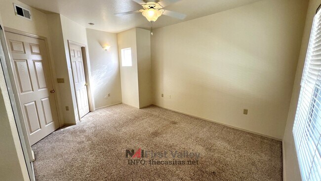 Building Photo - 2 Bedrooms, 2 Baths