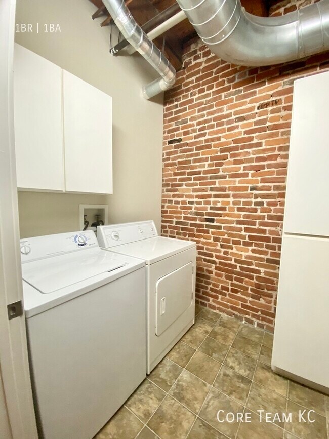 Building Photo - 204 Walnut St