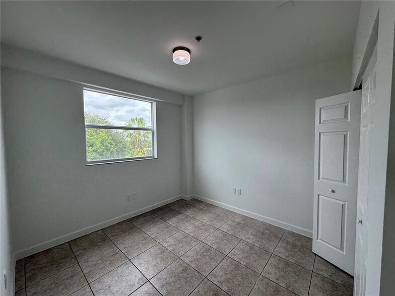 Building Photo - 529 NE 62nd St