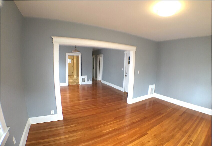 Building Photo - 48 Nesbit Avenue