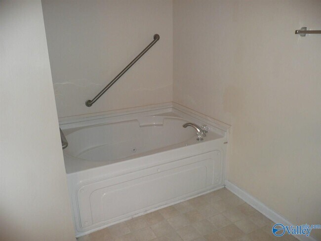 Building Photo - 105 Zeona Ct SW