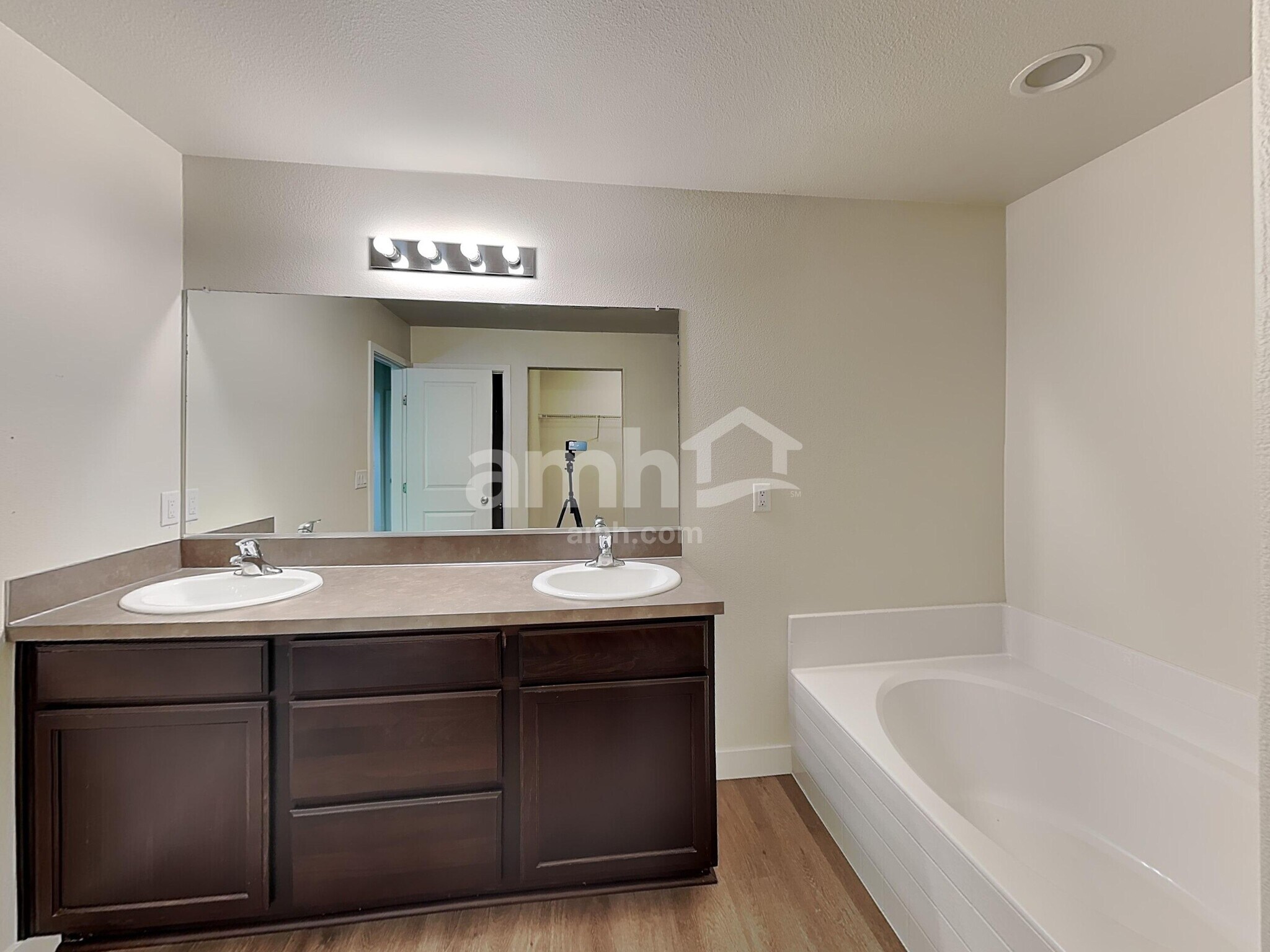 Building Photo - 1719 Blacktail Ln