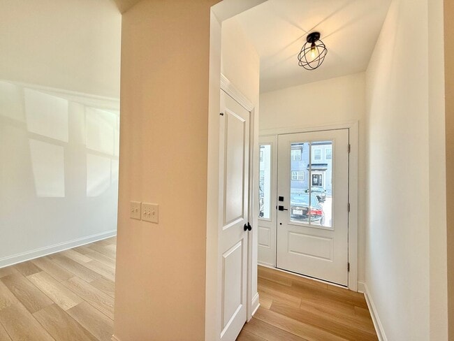 Building Photo - **OFFERING $125 RENT DISCOUNT FOR FIRST 6 MONTHS** Newly Built 4BD, 3.5BA Raleigh Townhome in a G...