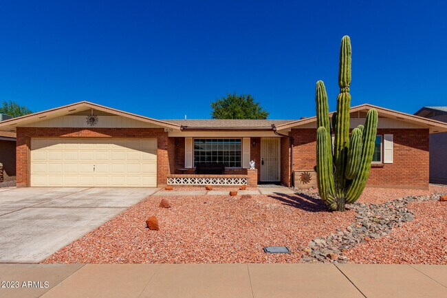 Building Photo - 4630 E Elena Ave