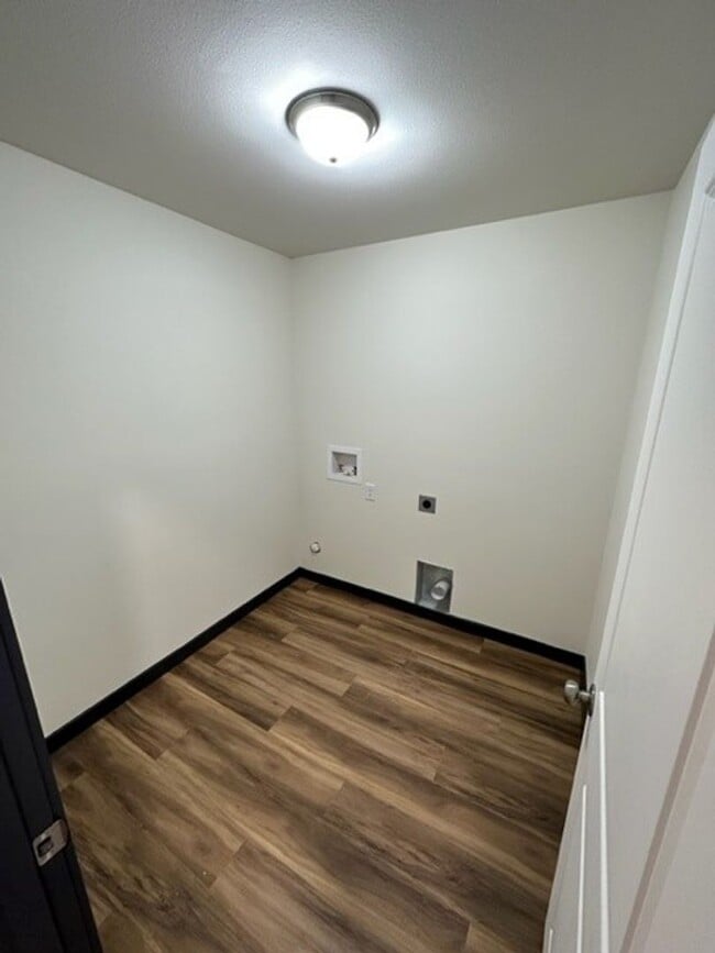 Building Photo - Newer Construction & Pet Friendly! 3 Bed 2.5 Bath Home Available!