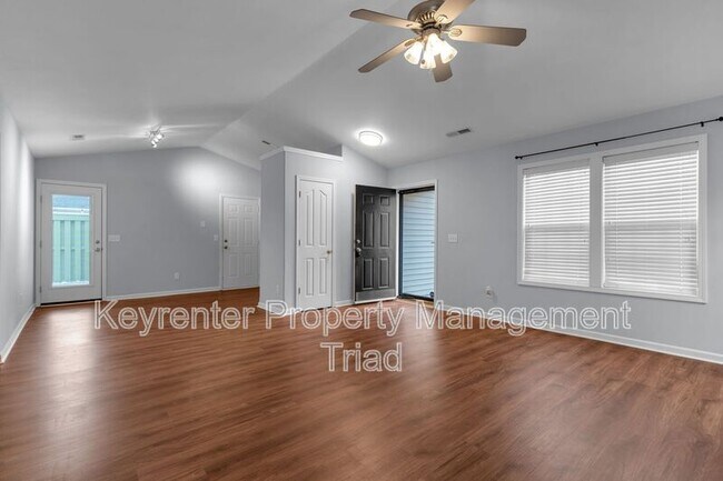 Building Photo - 540 Lake Way