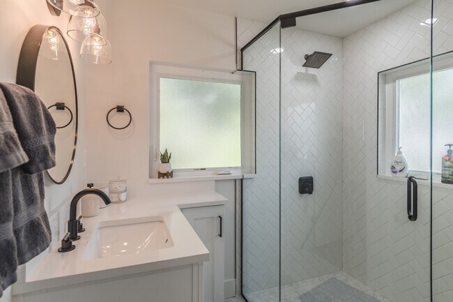 Building Photo - 2710 Amherst Ave