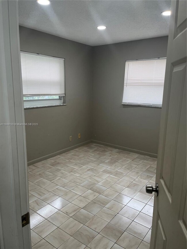 Building Photo - 100 Ashbury Rd