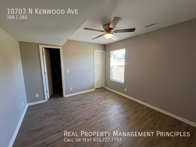 Building Photo - *MOVE-IN SPECIAL* Completely Remodeled, Sp...