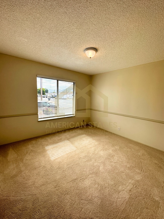 Building Photo - 309 S R St