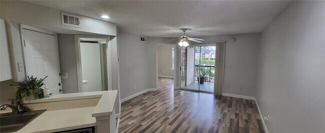 Building Photo - 1972 Lake Atriums Cir