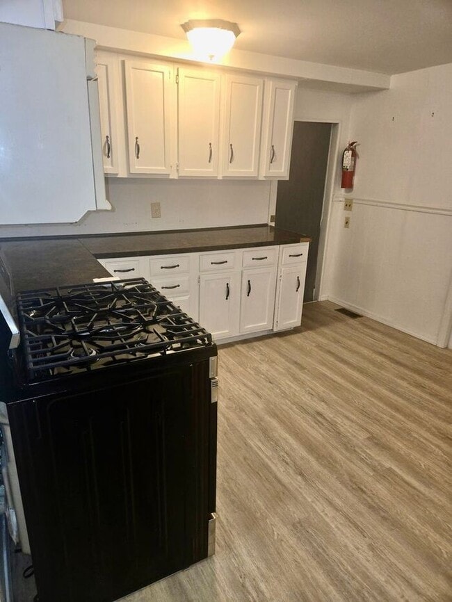 Building Photo - 2 bedroom home in Niles!!