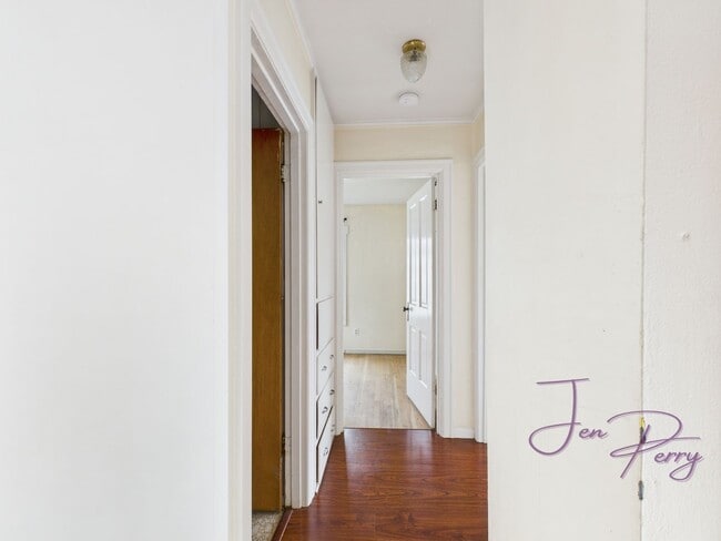 Building Photo - Two Bedroom One Bath House for Rent in Everson with Detached Garage